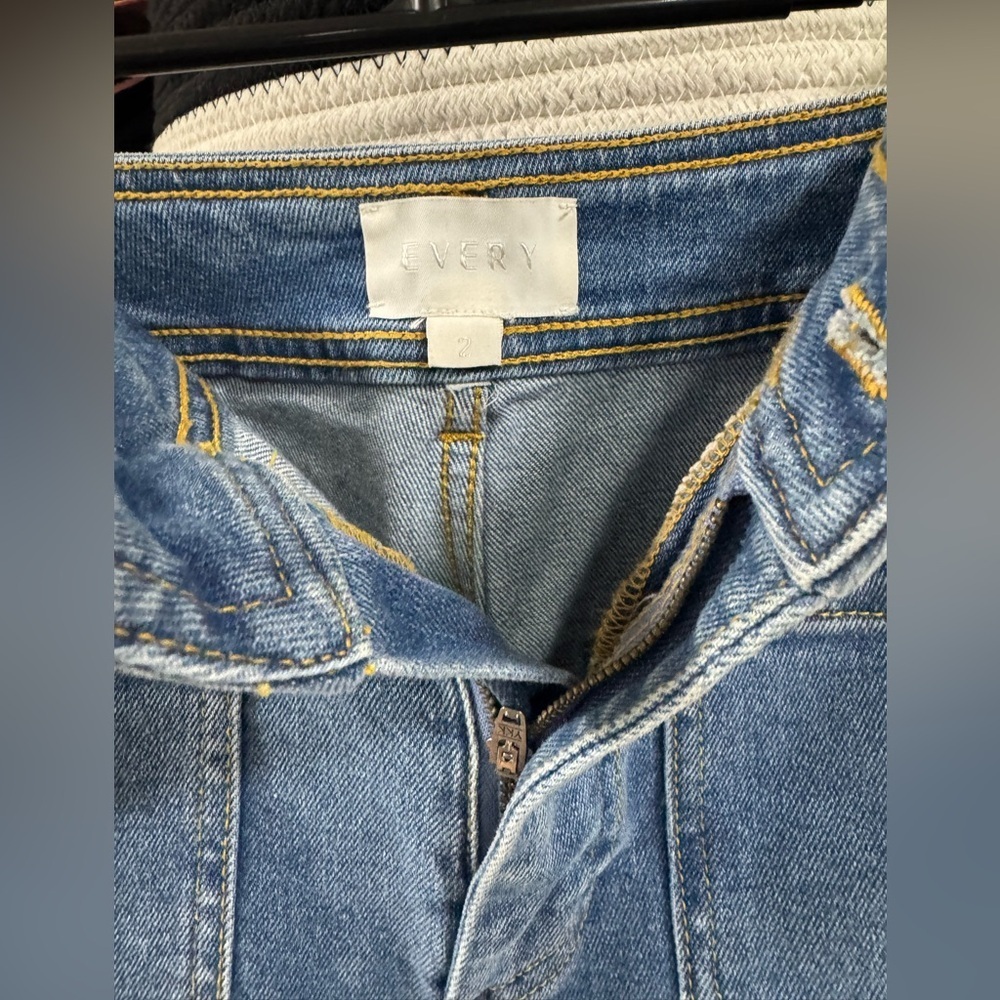 EVERY High Rise Wide Leg Jeans Light Wash Raw Hem Size 2 - Picture 3 of 5